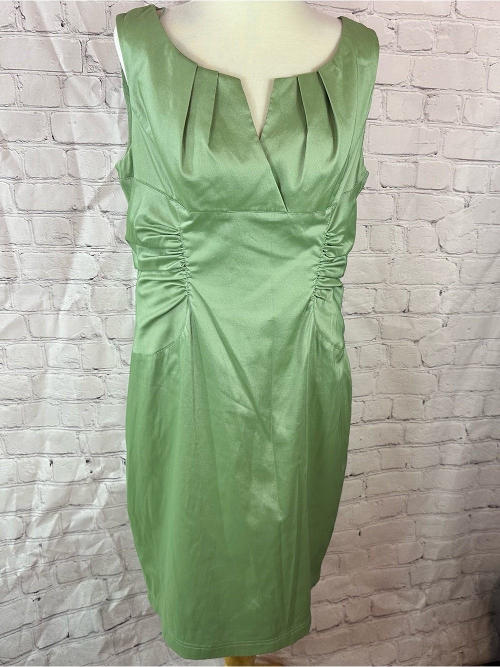 Adrianna Papell Pleated V-Neck Sheath Dress women 14evening chic knee length